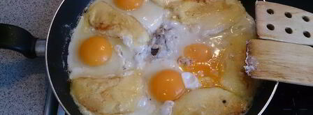 яичница с жареным сыром сулугуни. Шаг 7