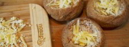 яичница в булочках веселый завтрак. Шаг 3