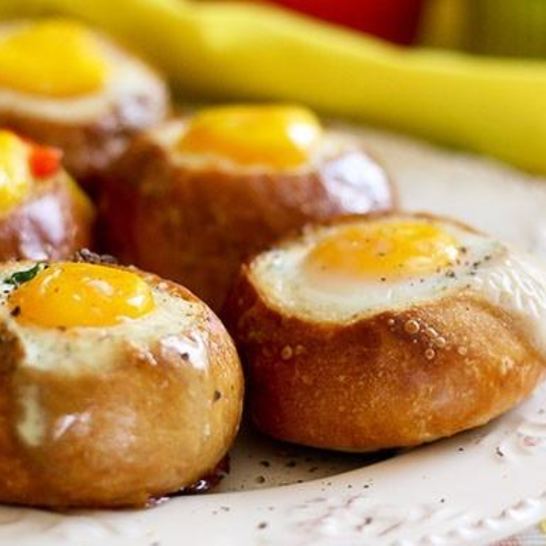 Рецепт яичницы в хлебном горшочке