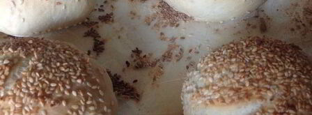 яичница в свежеиспеченной булочке с кунжутом. Шаг 6