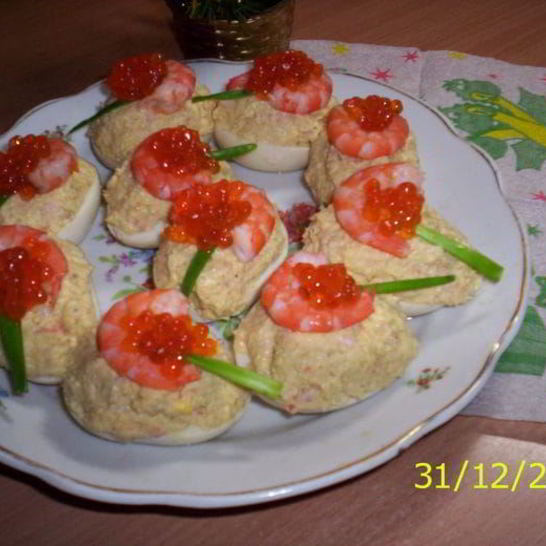 Рецепт закуски из яиц с креветками