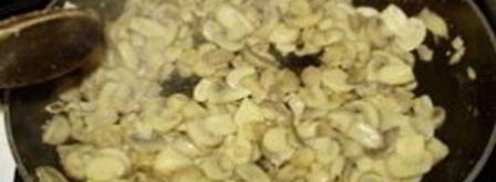 жульен с грибами и ветчиной. Шаг 5