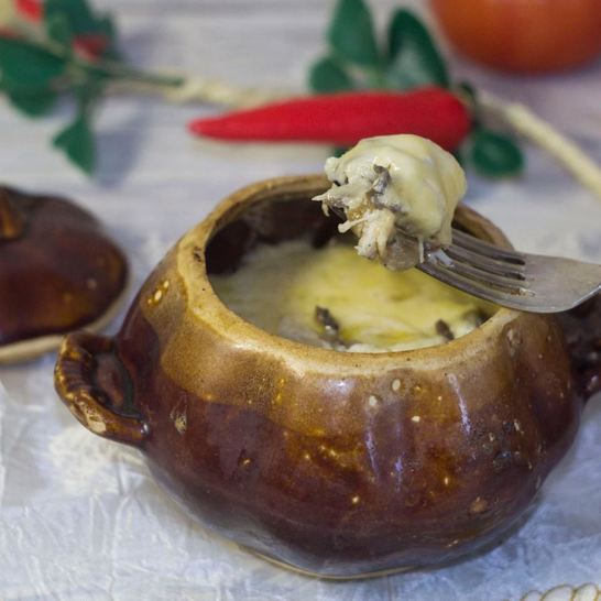 Рецепт жульена в горшочке с курицей и грибами