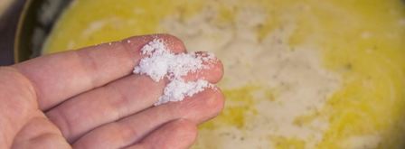 жульен в горшочке с курицей и грибами. Шаг 15