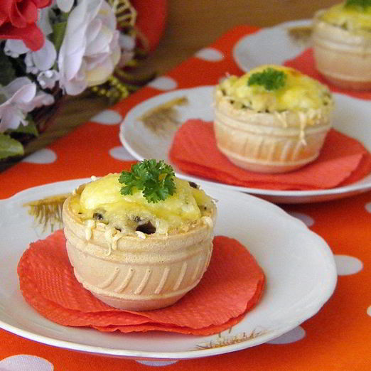 Жульен в тарталетках с грибами и курицей