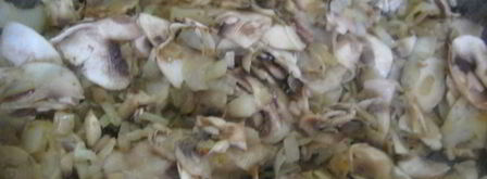 жюльен с курицей и грибами в булочке. Шаг 4